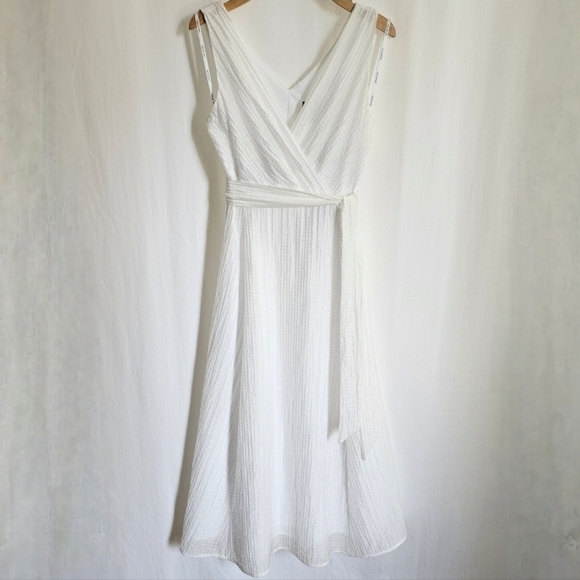 Halston White Sleeveless Seersucker Belted Flare Midi Dress - Picture 2 of 16